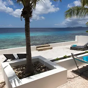 https://one-ocean-boutique-apartments-bonaire.comcaribbean.com